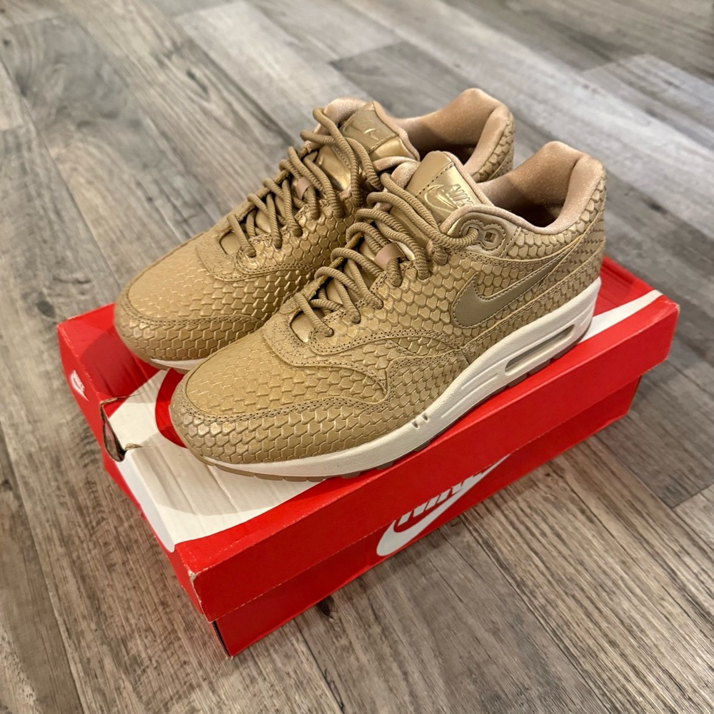 NIKE Air Max 1 Premium *Gold Fish* *RARE FIND*